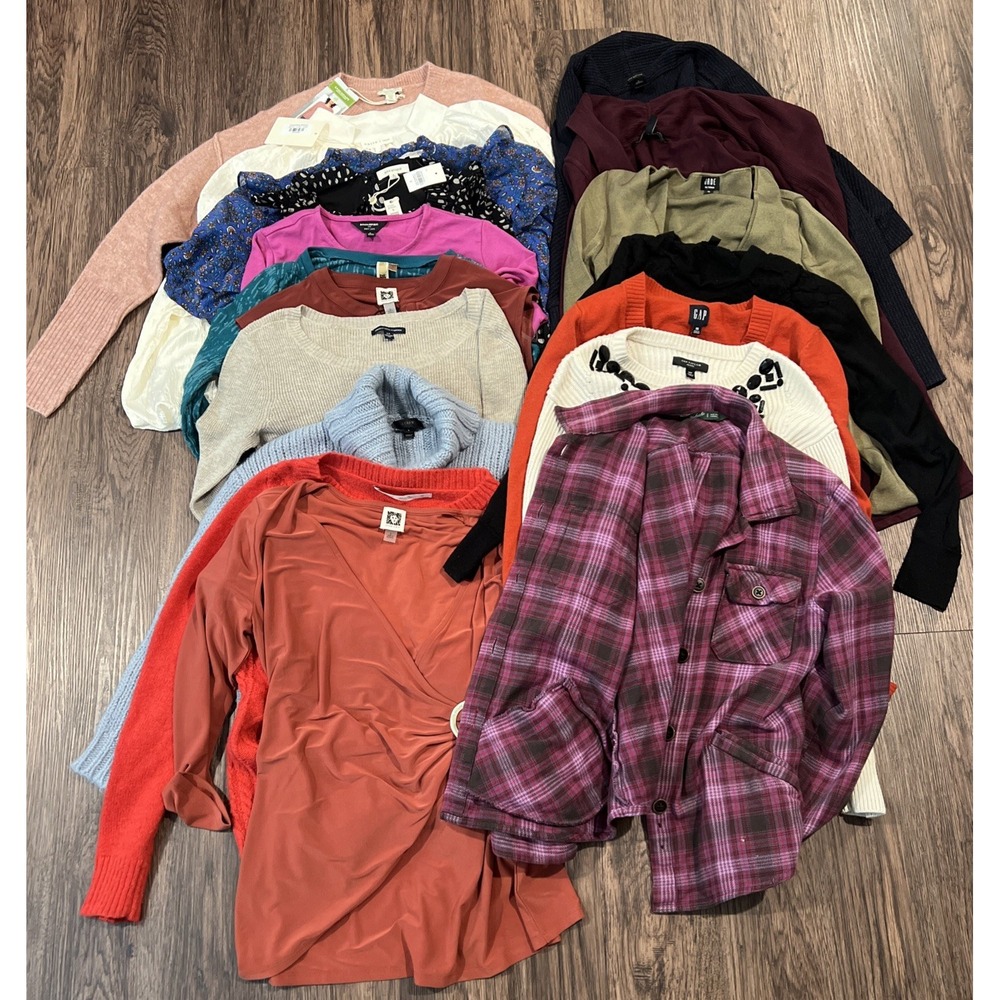 Lot Of 18 Woman's Tops/blouses/Cardigans Size Small Mixed Great Brands